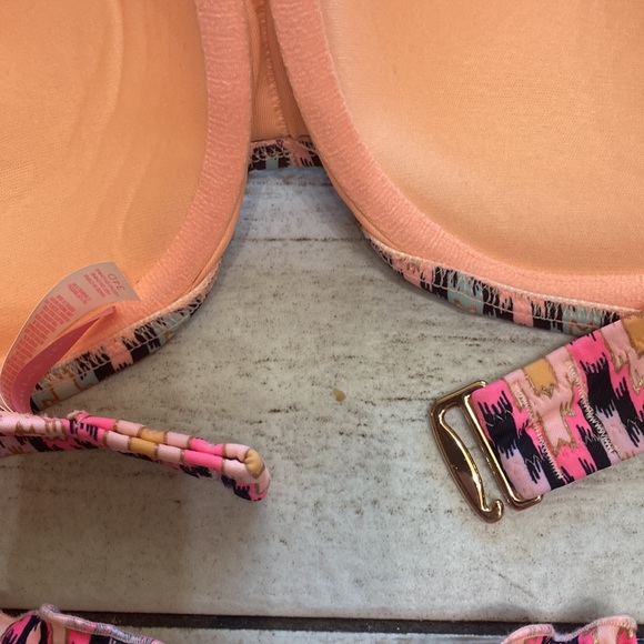 Victoria’s Secret Bikini - Picture 3 of 6